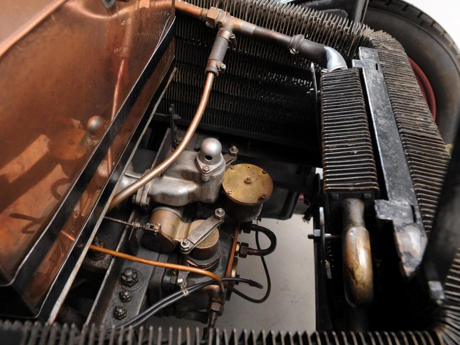 Моторный отсек Wolseley 12 HP Rear-Entrance Tonneau 1904 года  (фото 6 из 6)